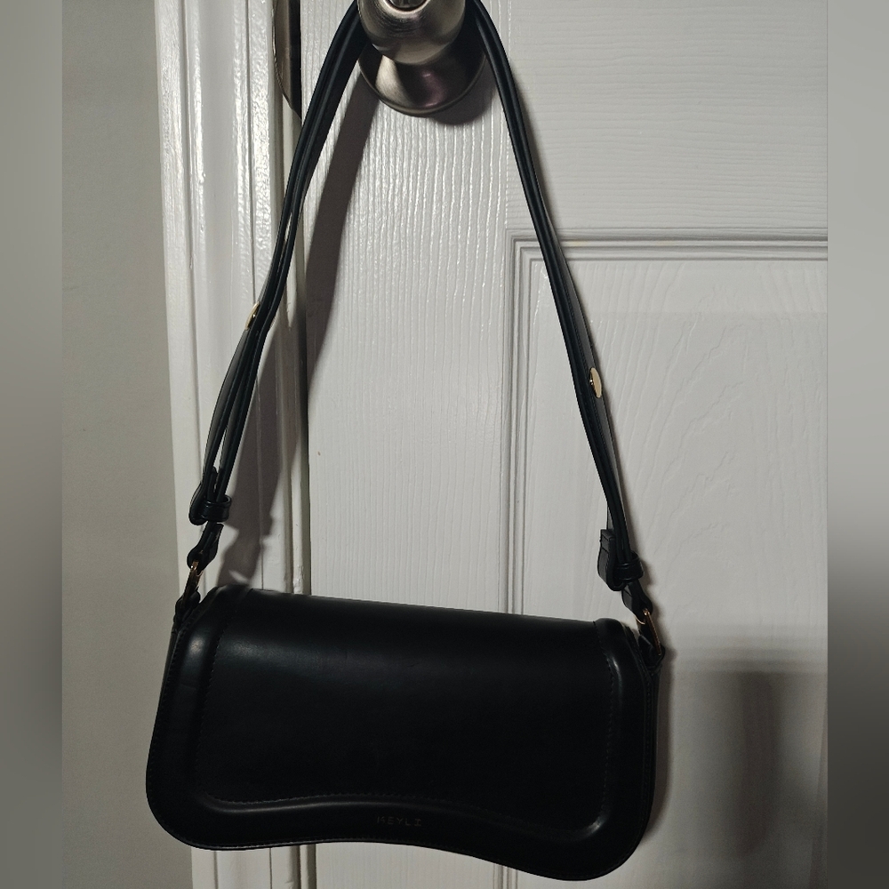 Keyli Black Leather Shoulder Bag